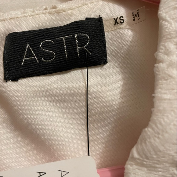 Nwt ASTR white lace fitted shift size xs - Picture 3 of 4